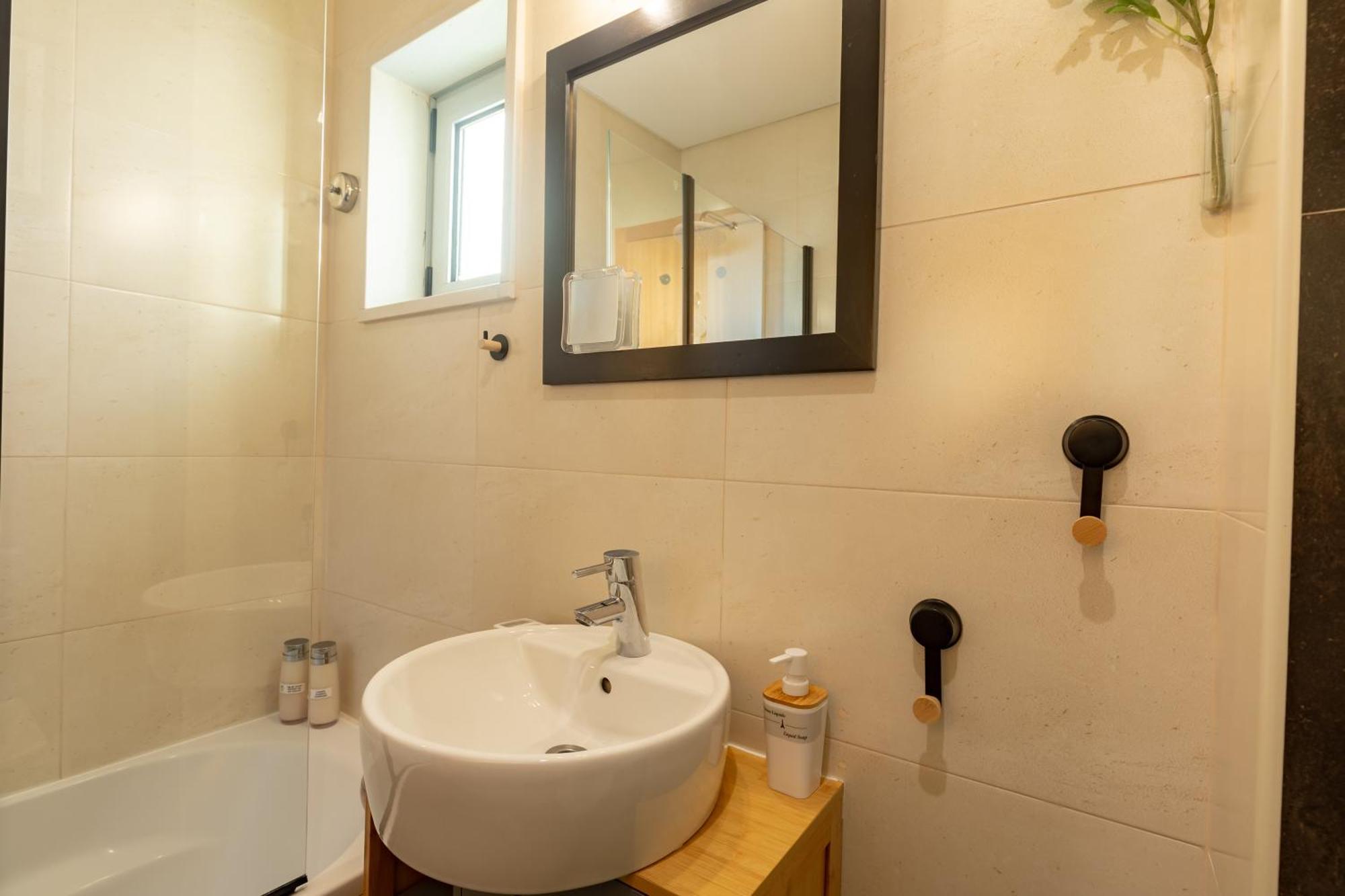 Francos Relaxing Apartment By The Metro Porto Luaran gambar