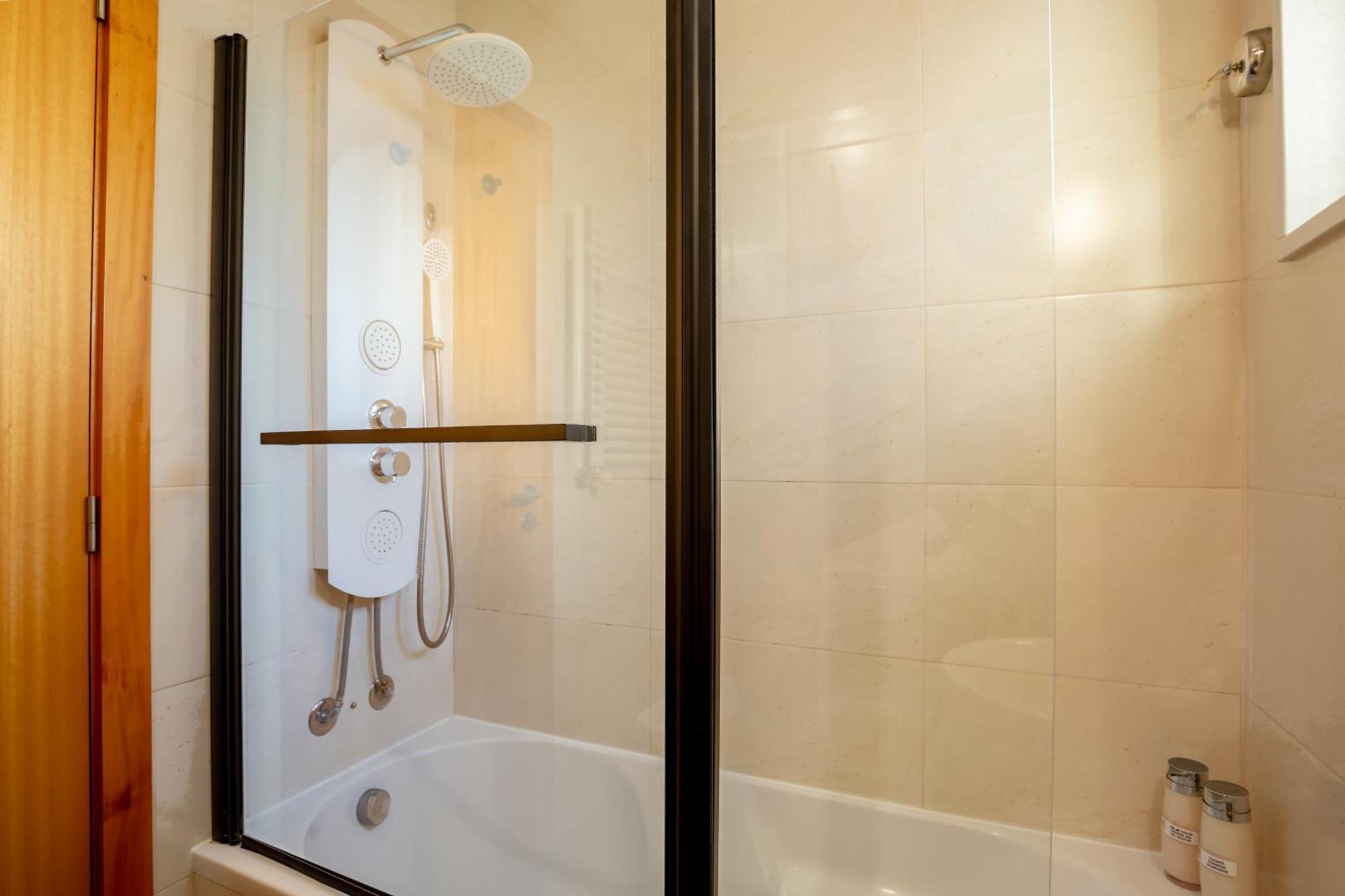 Francos Relaxing Apartment By The Metro Porto Luaran gambar